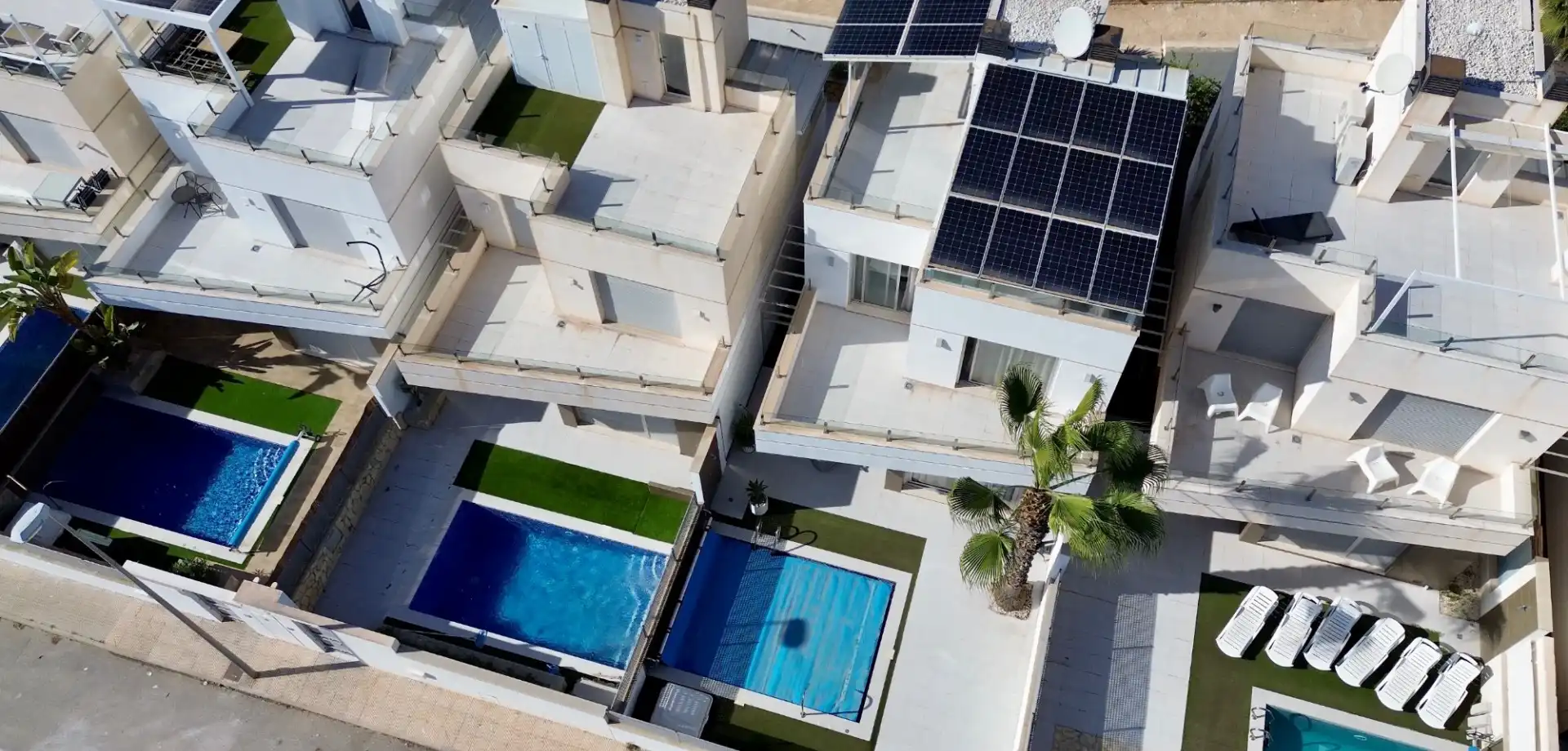 Vista exterior de Casa o xalet en venda en Orihuela amb Aire condicionat, Jardí privat i Terrassa