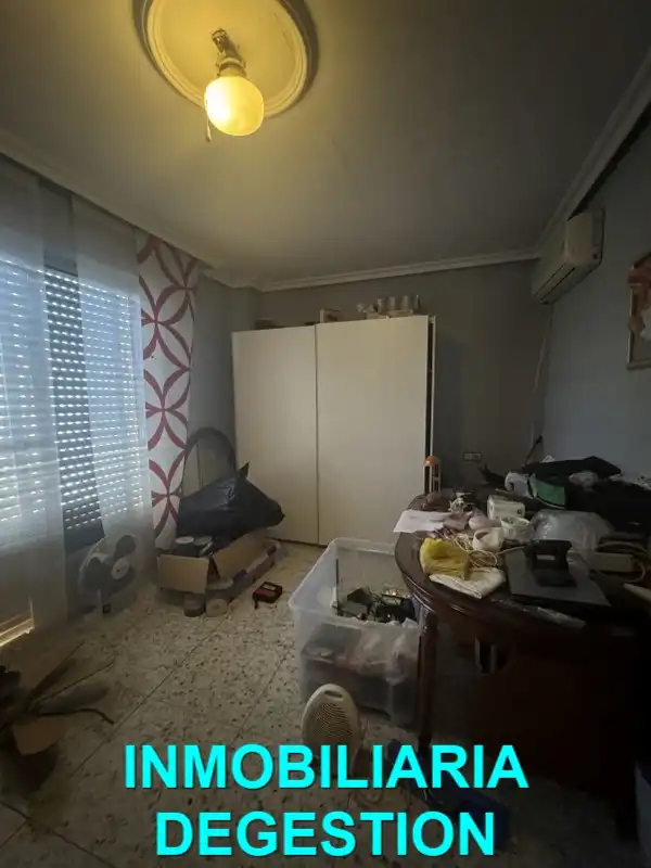 Dormitori de Casa adosada en venda en Linares amb Aire condicionat, Calefacció i Jardí privat