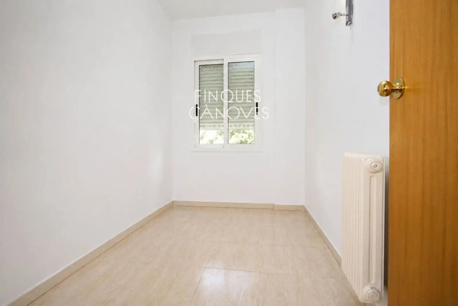 Habitación de Piso en venta en Girona con Calefacción, Trastero y Horno