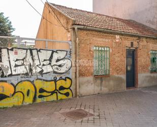 Exterior view of Single-family semi-detached for sale in  Madrid Capital  with Private garden, Terrace and Alarm