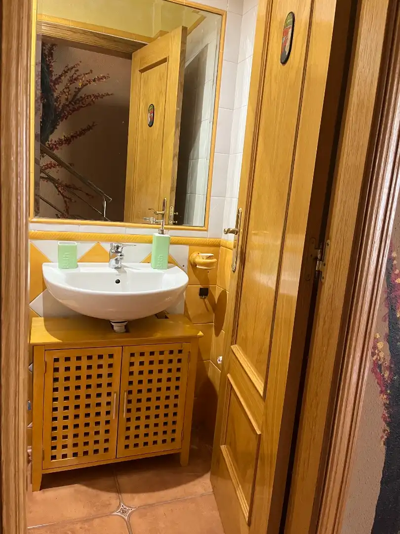 Bany de Casa adosada en venda en Monterrubio de Armuña amb Calefacció, Jardí privat i Parquet