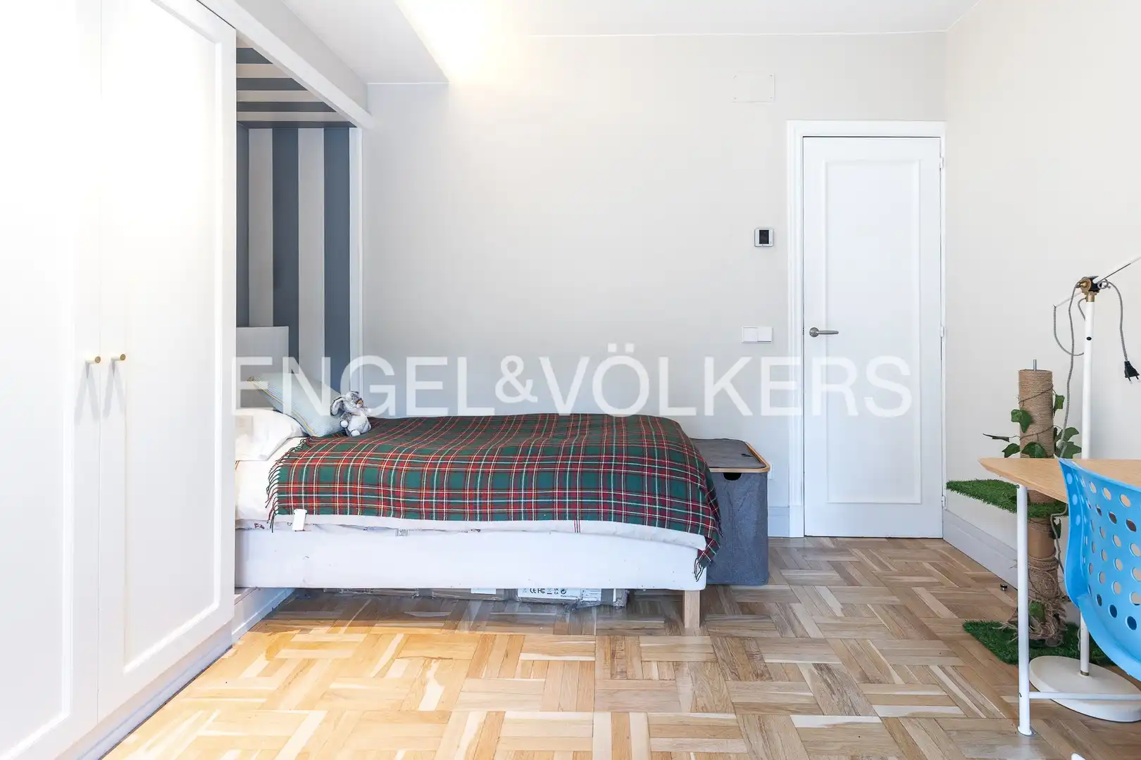 Bedroom of Flat for sale in Barcelona  with Air Conditioner, Heating and Parquet flooring