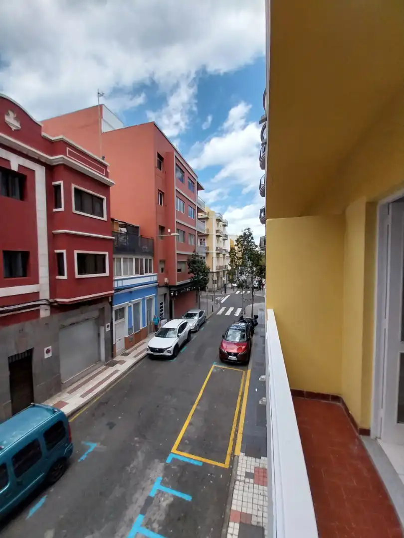 Außenansicht von Wohnungen zur Miete in Las Palmas de Gran Canaria mit Möbliert, Ofen und Waschmaschine