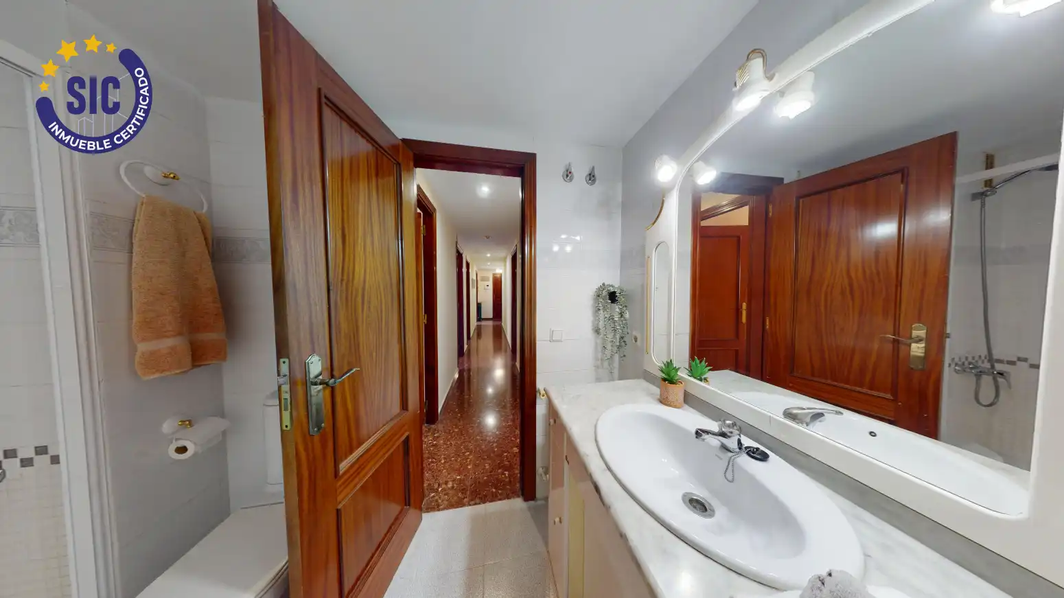 Baño de Piso en venta en Valencia con Calefacción y Amueblado
