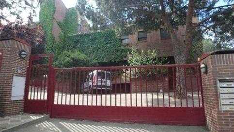 Vista exterior de Casa adosada en venta en Galapagar con Jardín privado, Terraza y Piscina