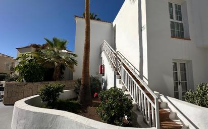 Vista exterior de Apartament en venda en Adeje amb Aire condicionat, Terrassa i Balcó
