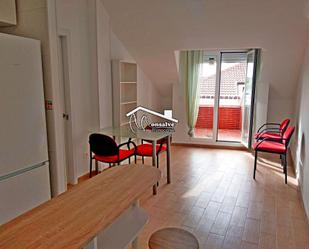 Schlafzimmer von Dachboden miete in Yeles mit Heizung, Terrasse und Möbliert
