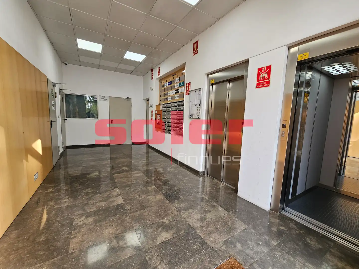 Oficina en venda en Rubí amb Aire condicionat