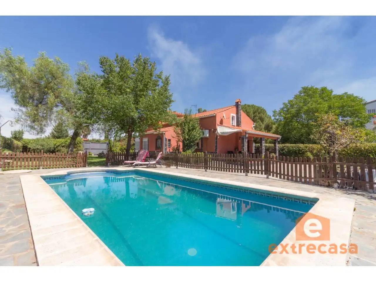 Xalet amb piscina en venda a Carretera de Sevilla - Los Montitos