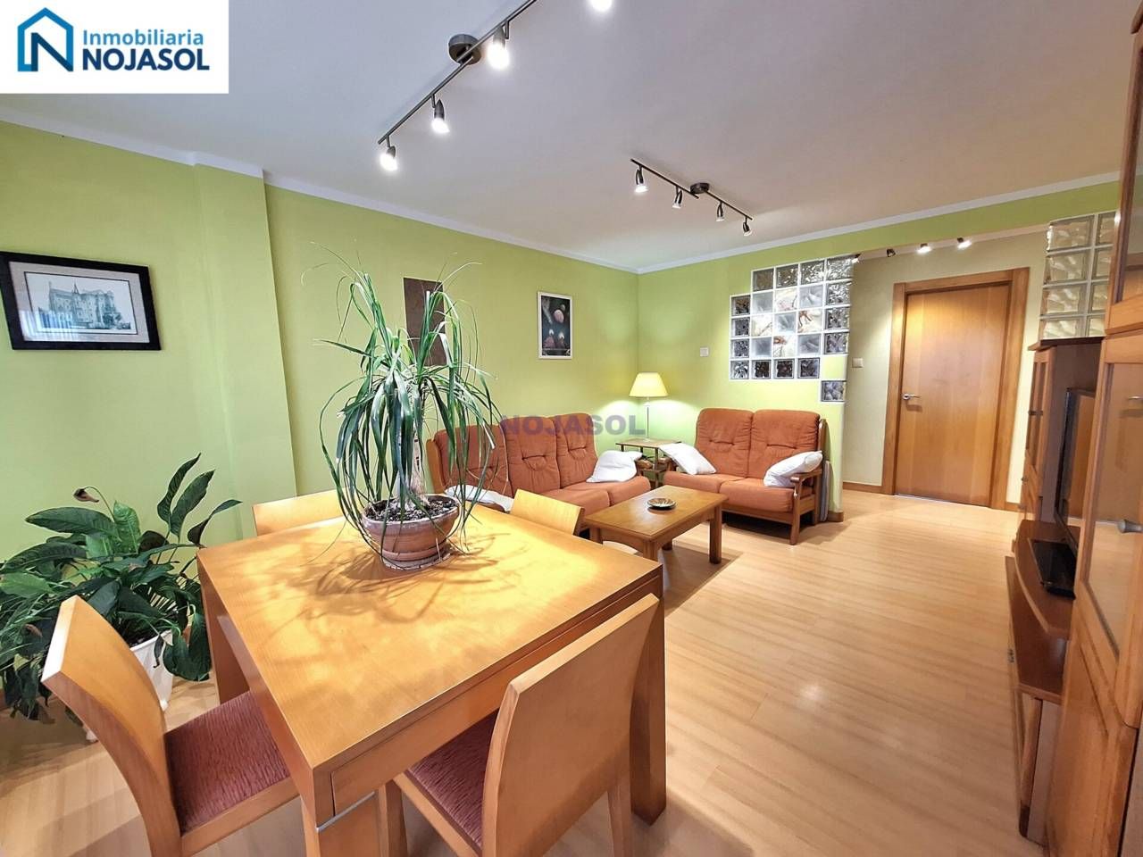 Sala de estar de Piso en venta en Noja con Calefacción, Terraza y Amueblado