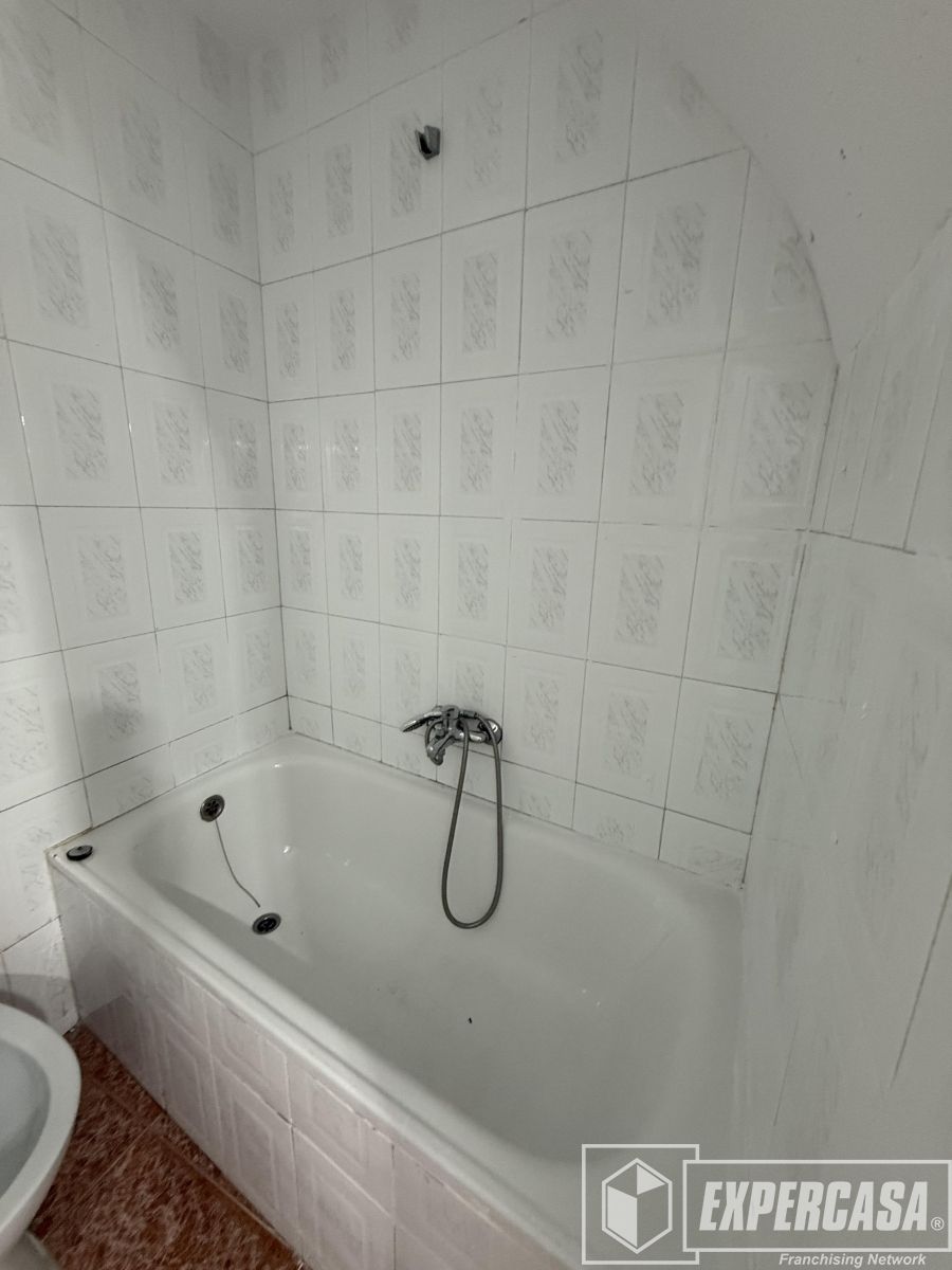 Baño de Casa o chalet de alquiler en Villar del Arzobispo con Terraza y Amueblado