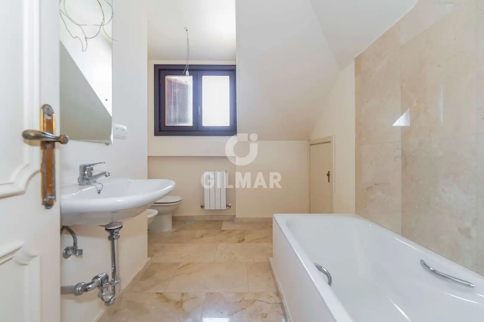 Baño de Casa o chalet en venta en Pozuelo de Alarcón con Calefacción, Jardín privado y Piscina