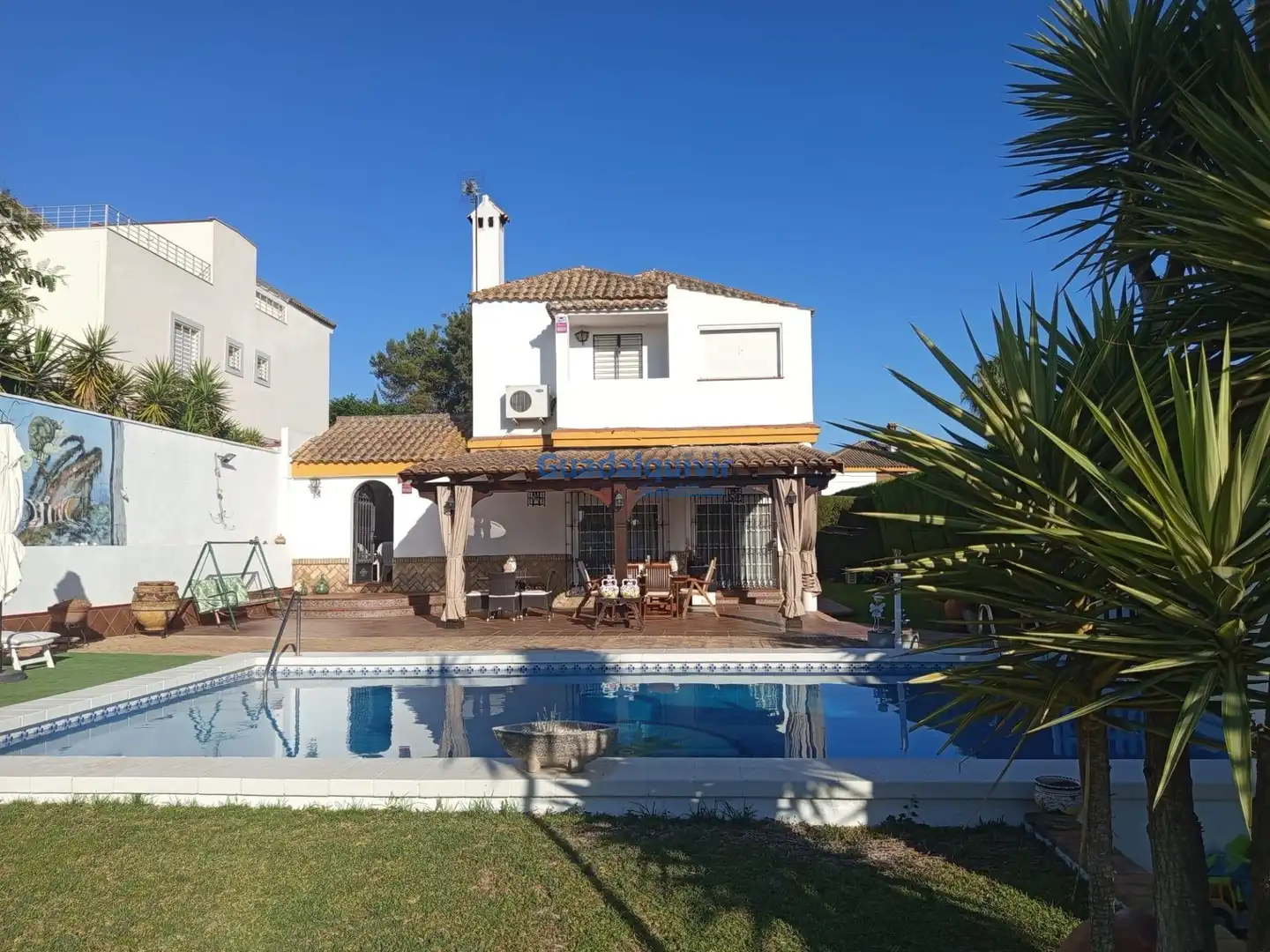 Chalet con piscina en venta en Cerros de Montequinto, imagen 2