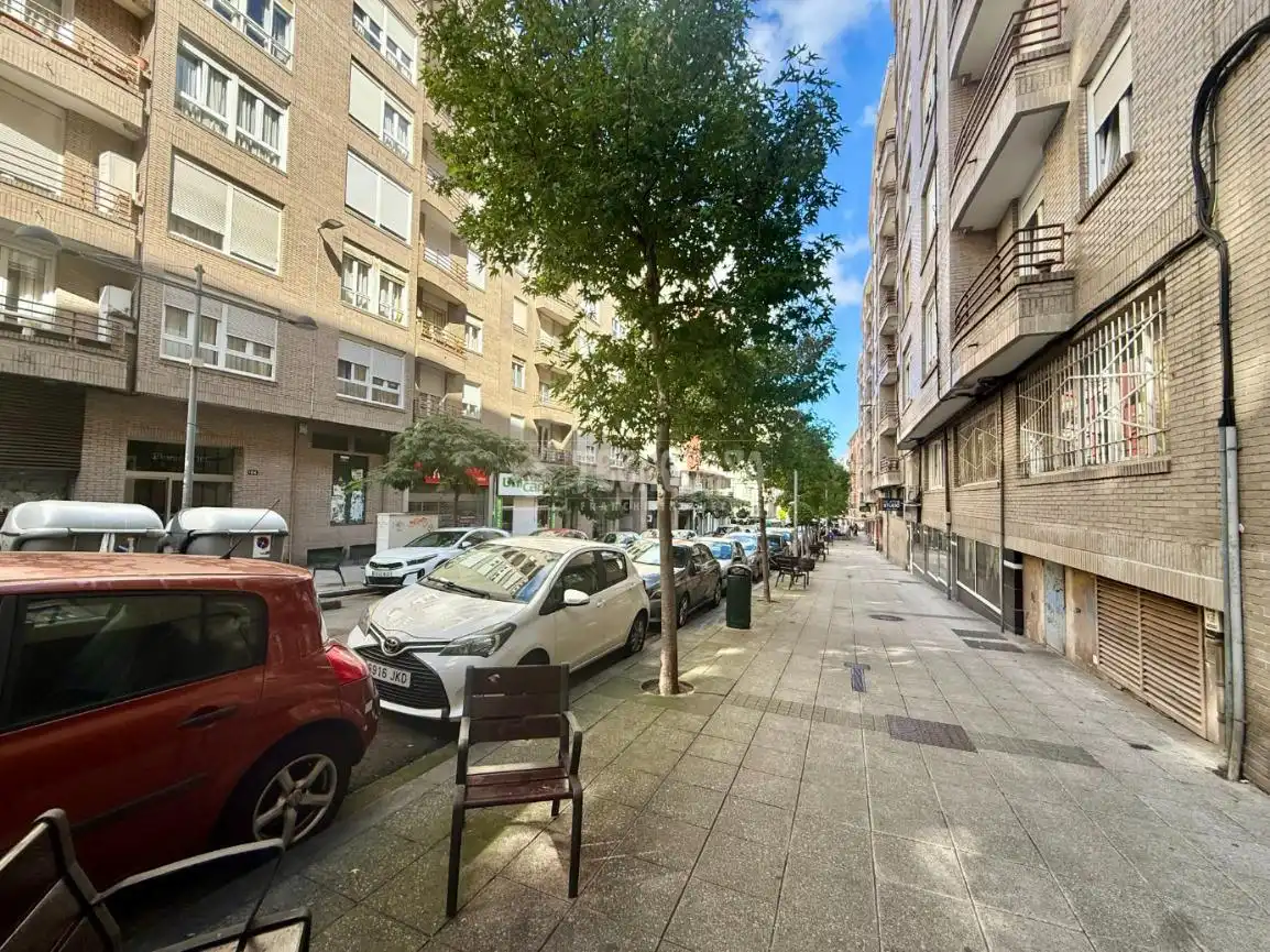 Vista exterior de Piso en venta en Santander