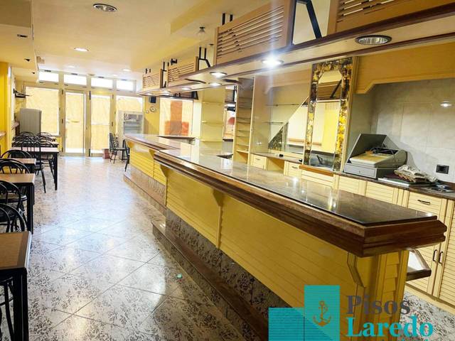 Local comercial en Venta en Calle Comandante Villar en Centro