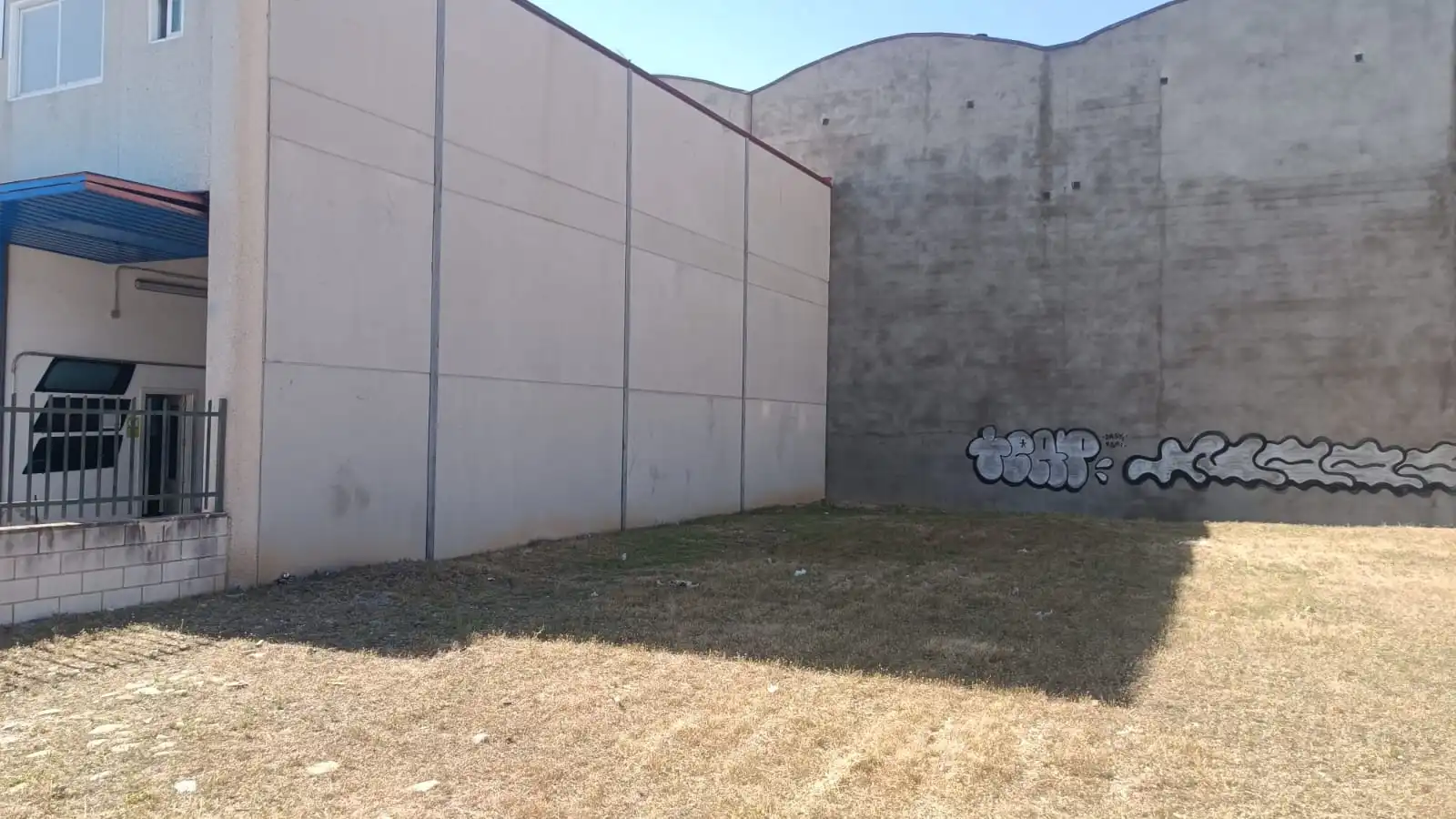 Vista exterior de Terreny industrial en venda en Torrejón de Ardoz
