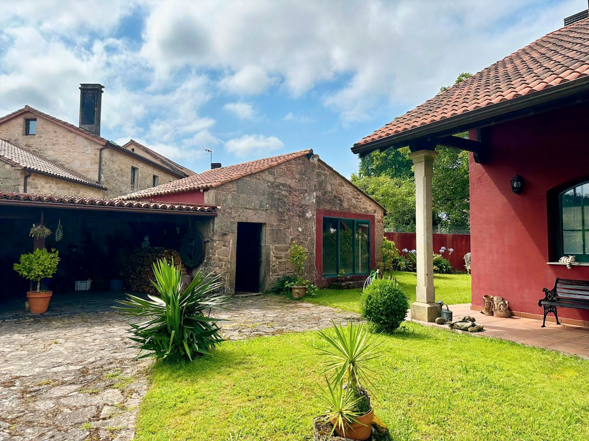 Vista exterior de Casa o xalet en venda en Ames amb Aire condicionat, Calefacció i Jardí privat