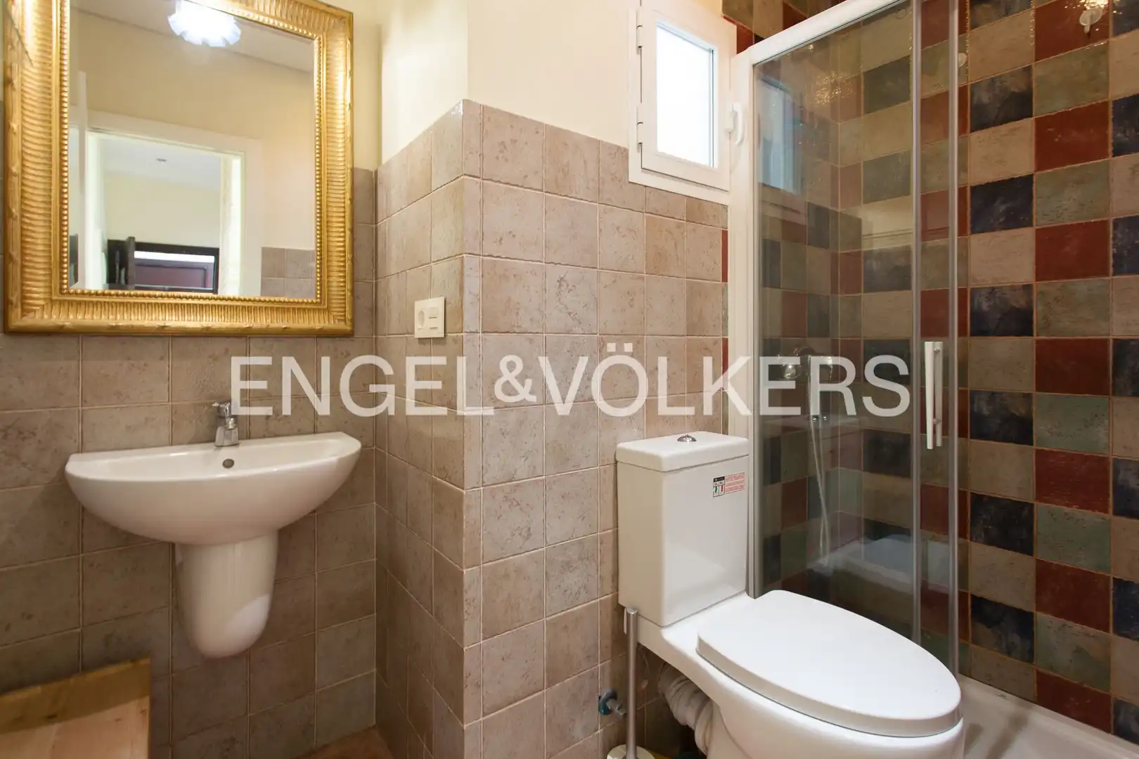 Bathroom of Flat for sale in Sevilla  with Air Conditioner and Heating