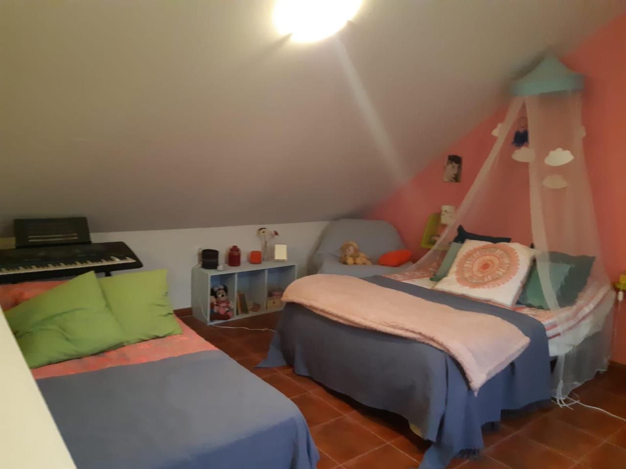 Dormitori de Casa o xalet en venda en Uclés amb Calefacció i Moblat