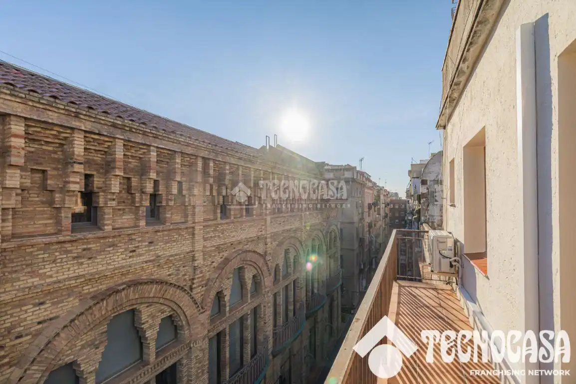 Terrassa de Pis en venda en Barcelona amb Aire condicionat i Balcó