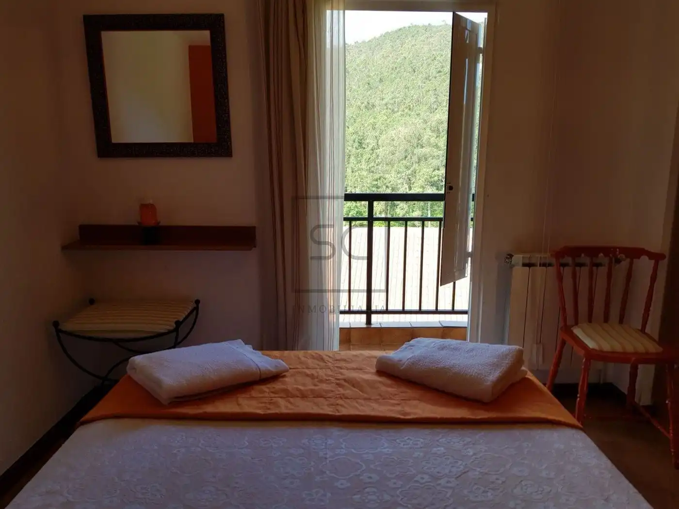 Schlafzimmer von Country house zum Verkauf in Laxe mit Heizung, Terrasse und Möbliert