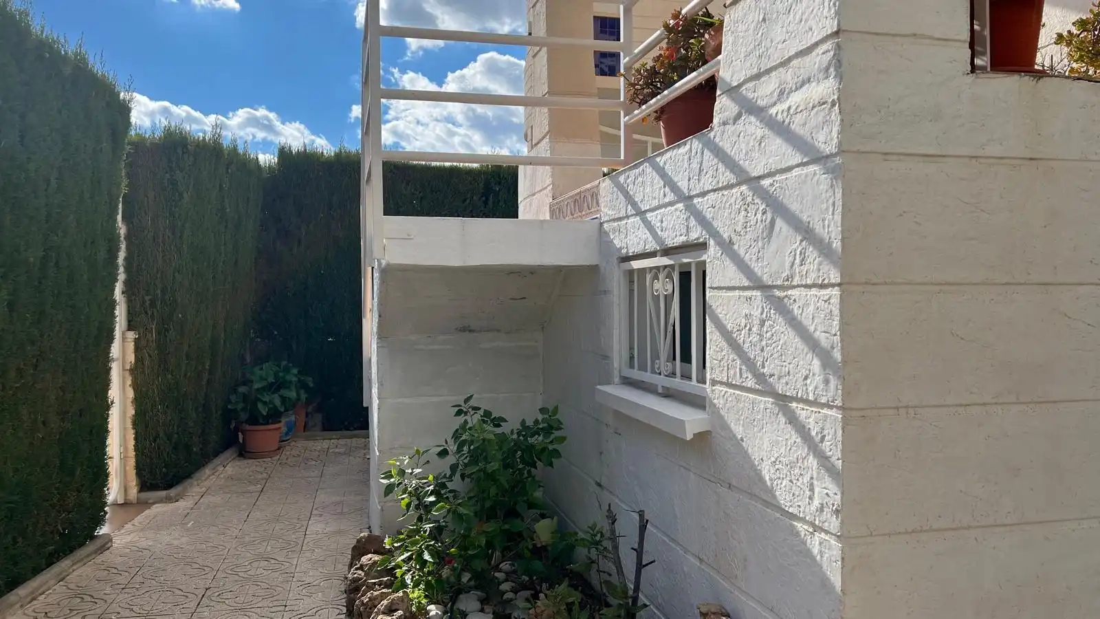 Vista exterior de Casa o chalet en venta en La Nucia con Aire acondicionado, Jardín privado y Terraza