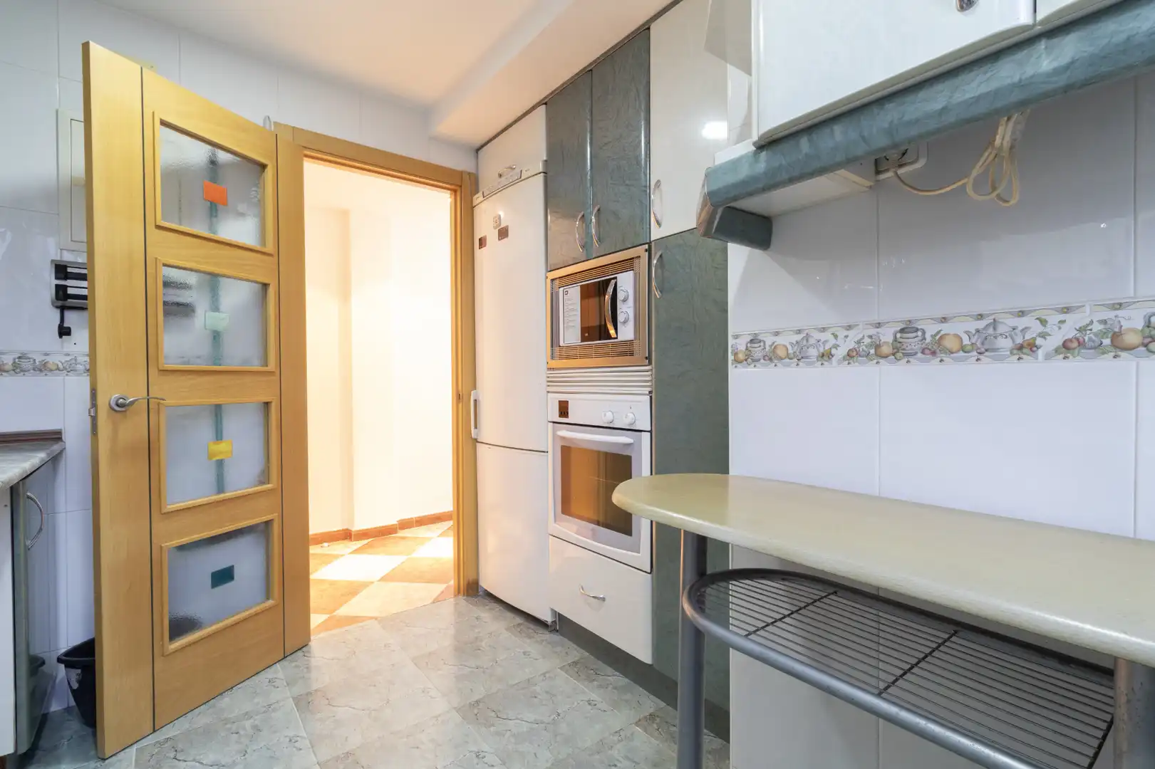 Kitchen of Flat for share in Juan de la Cierva