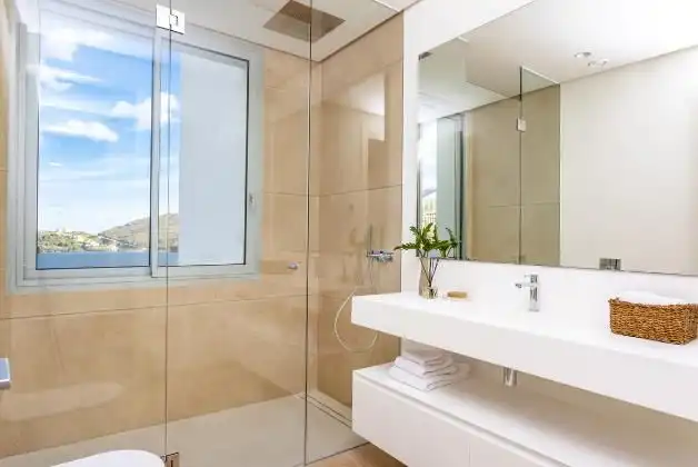 Bathroom of Apartments for rent in Benahavís  with Air Conditioner, Heating and Parquet flooring