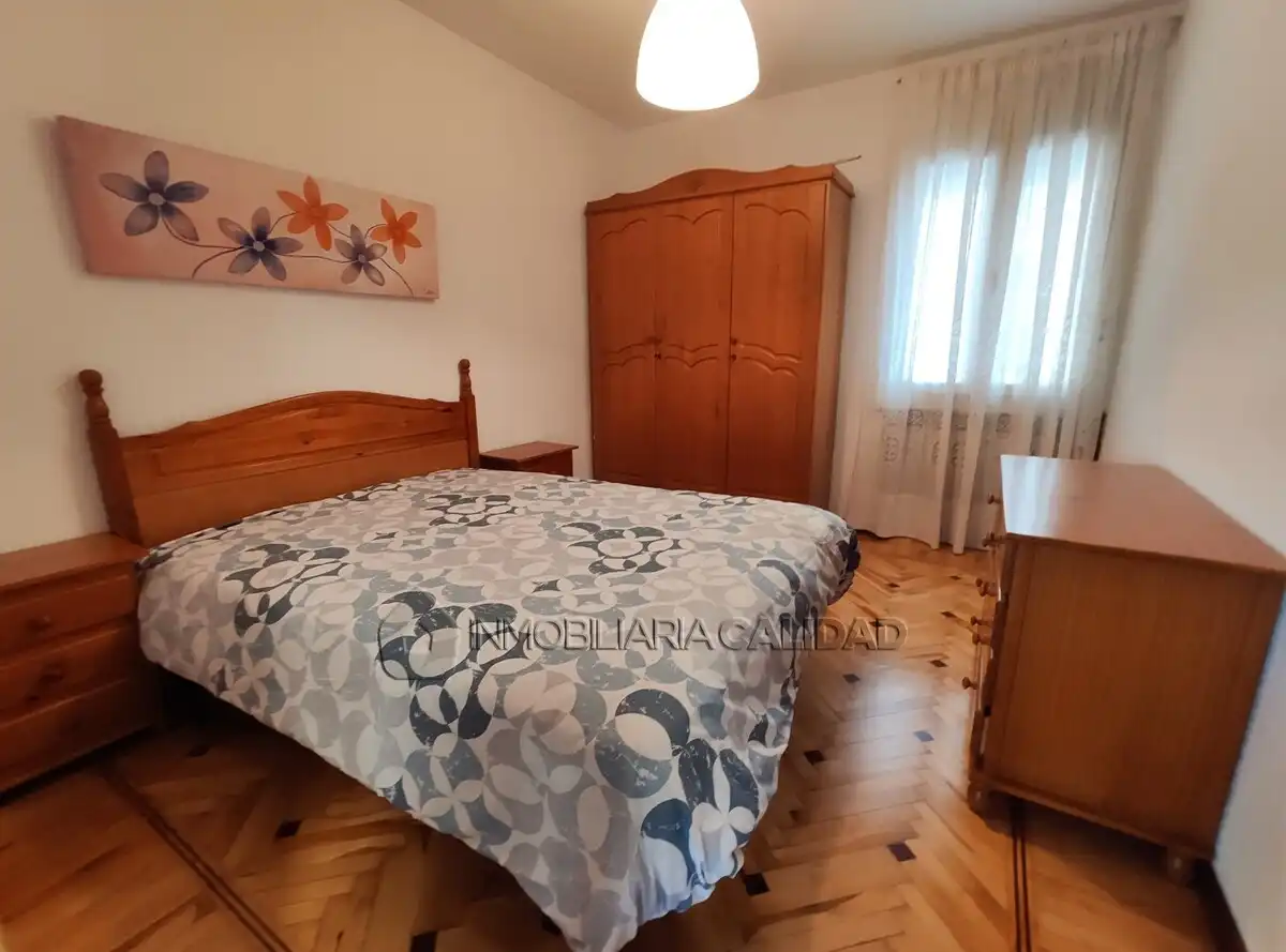 Bedroom of Flat for rent in Burgos  with Heating, Terrace and Storage room