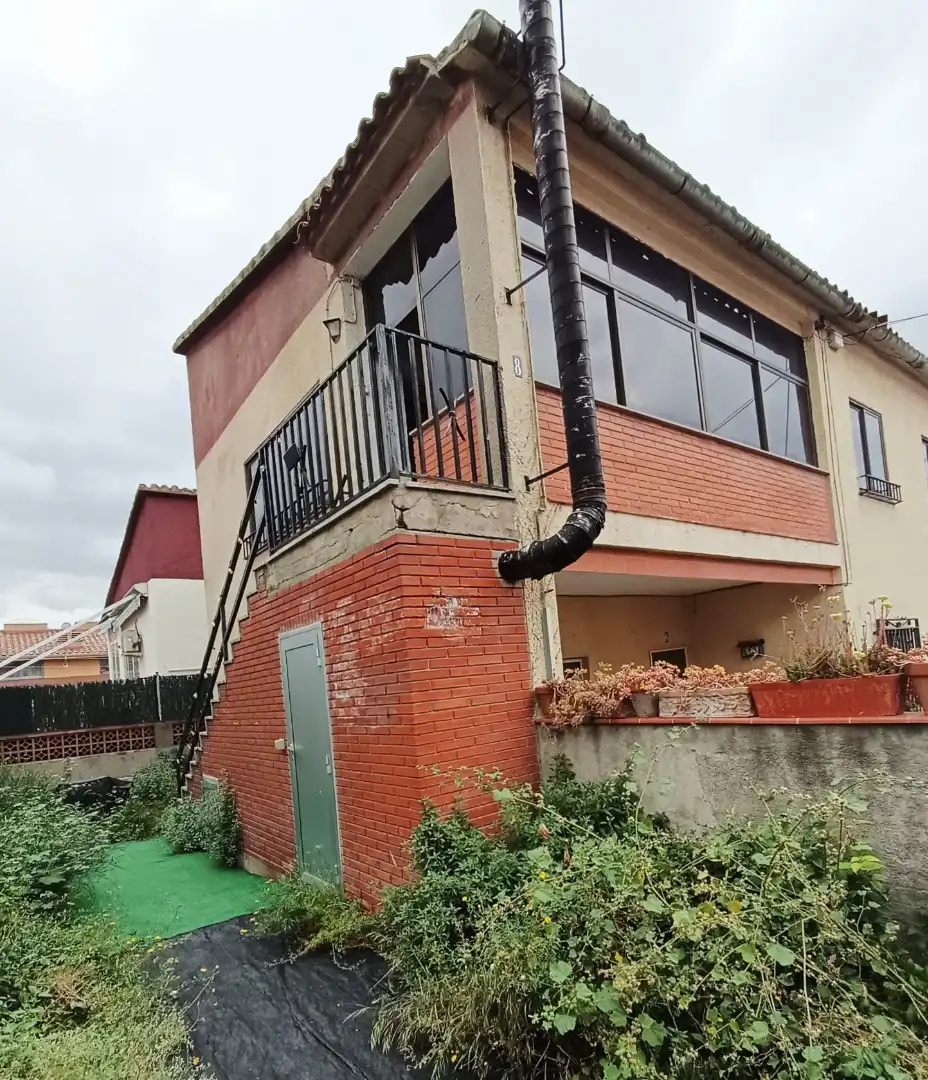 Vista exterior de Casa adosada en venda en Vallbona d'Anoia amb Calefacció i Traster