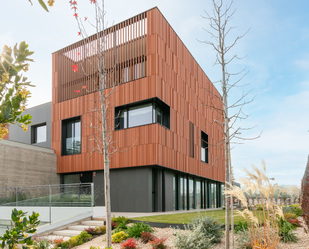 Vista exterior de Casa o xalet en venda en  Madrid Capital amb Aire condicionat, Calefacció i Jardí privat