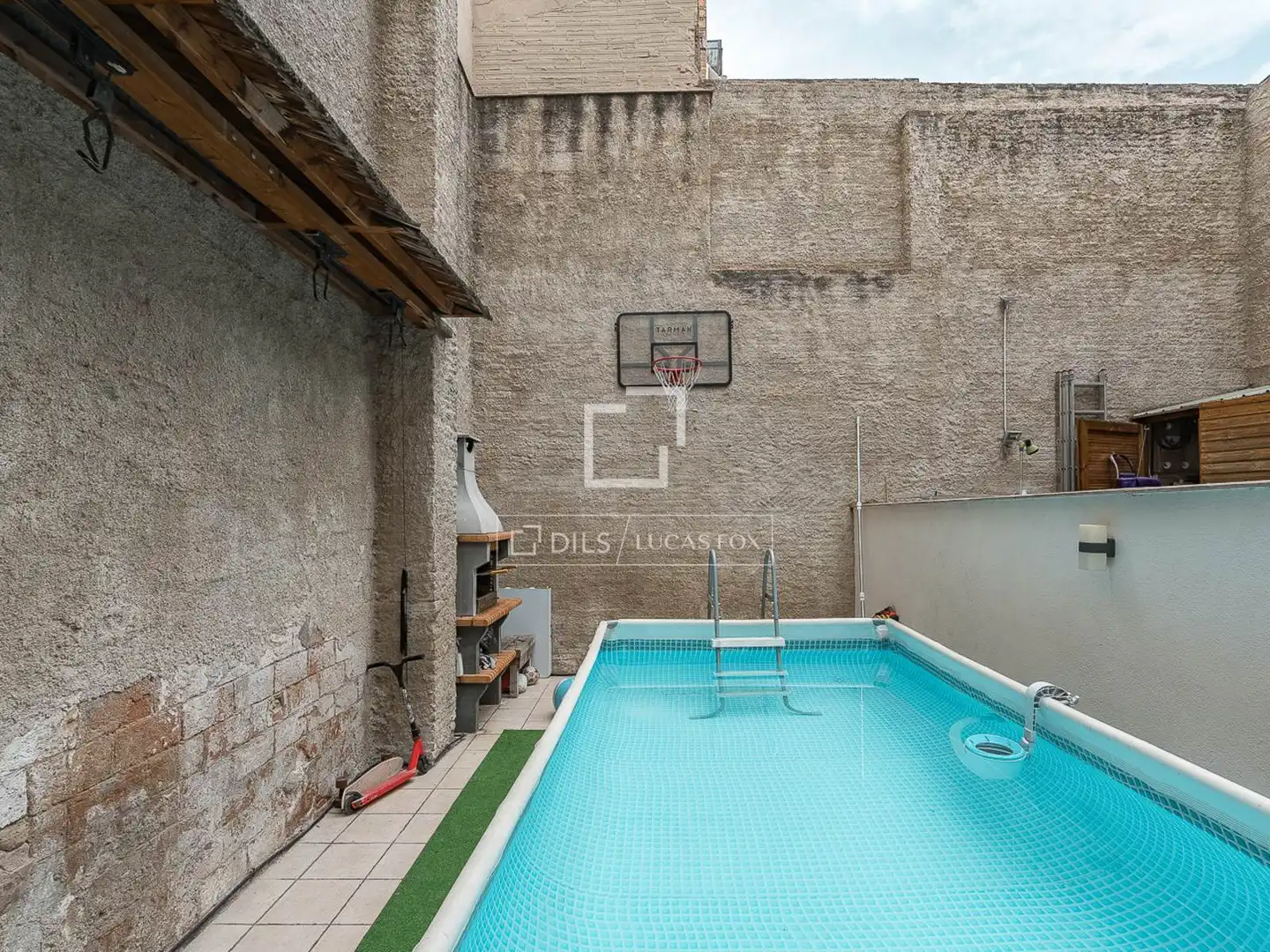 Piscina de Casa o xalet en venda en Barcelona amb Aire condicionat, Terrassa i Piscina