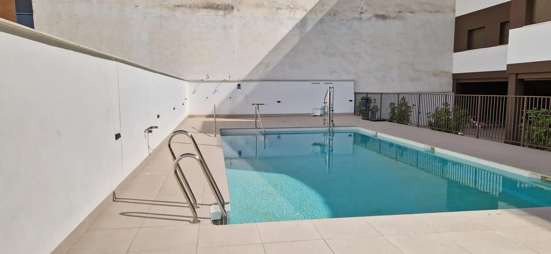 Piscina de Pis en venda en Córdoba amb Aire condicionat, Calefacció i Terrassa