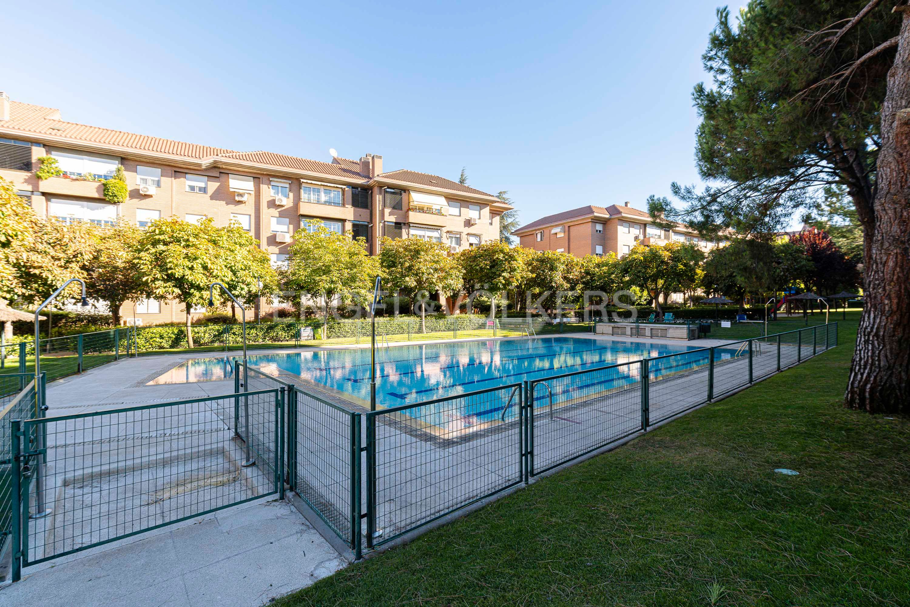 Vista exterior de Apartament en venda en Pozuelo de Alarcón amb Aire condicionat, Calefacció i Parquet