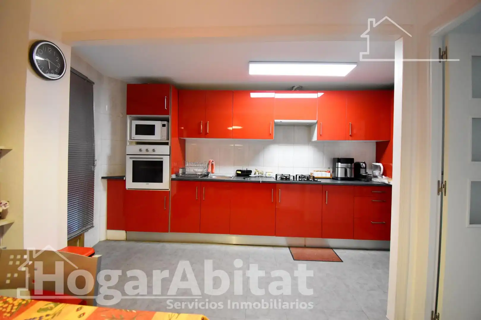 Küche von Wohnung zum Verkauf in Gandia mit Klimaanlage und Balkon