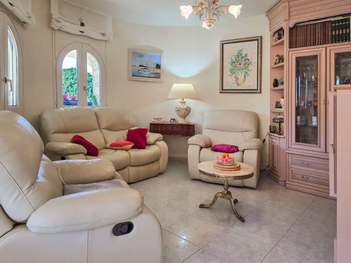 Sala d'estar de Casa o xalet en venda en Empuriabrava amb Calefacció i Jardí privat