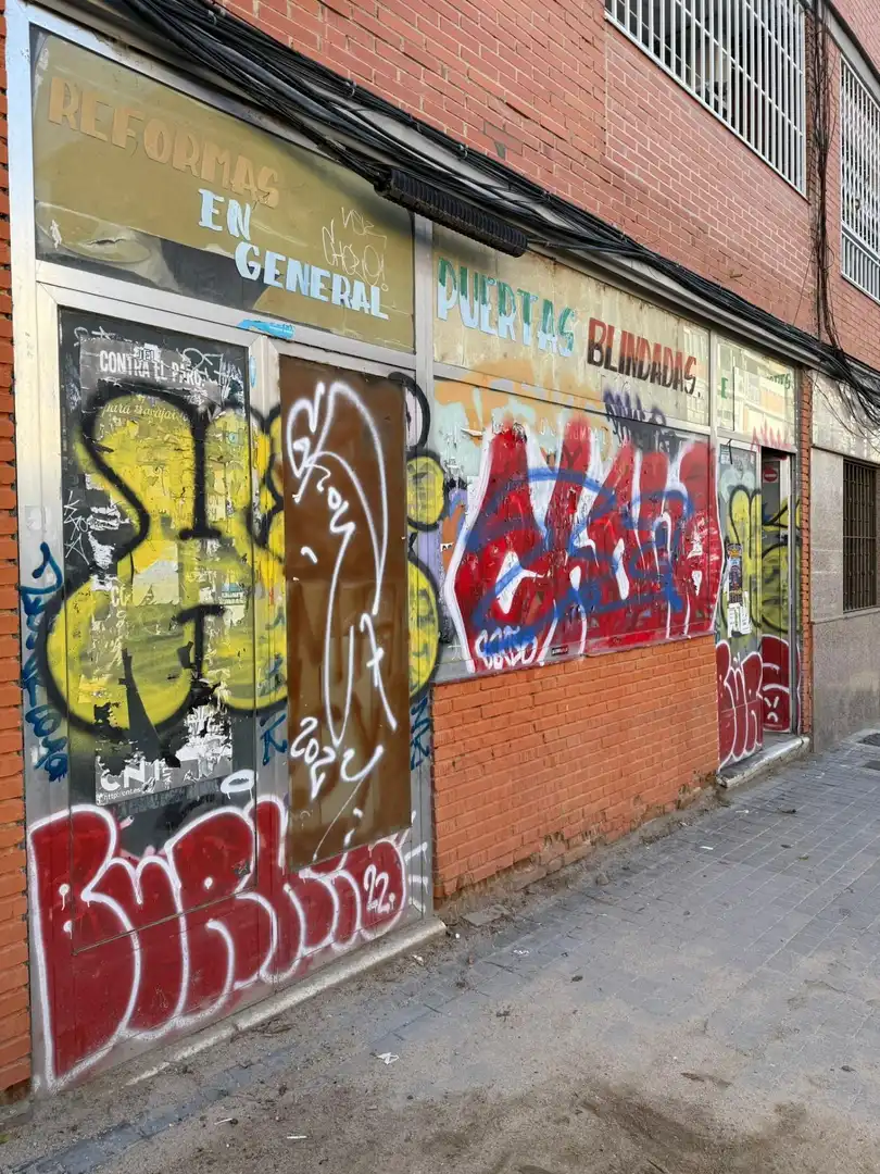 Vista exterior de Local en venta en Madrid