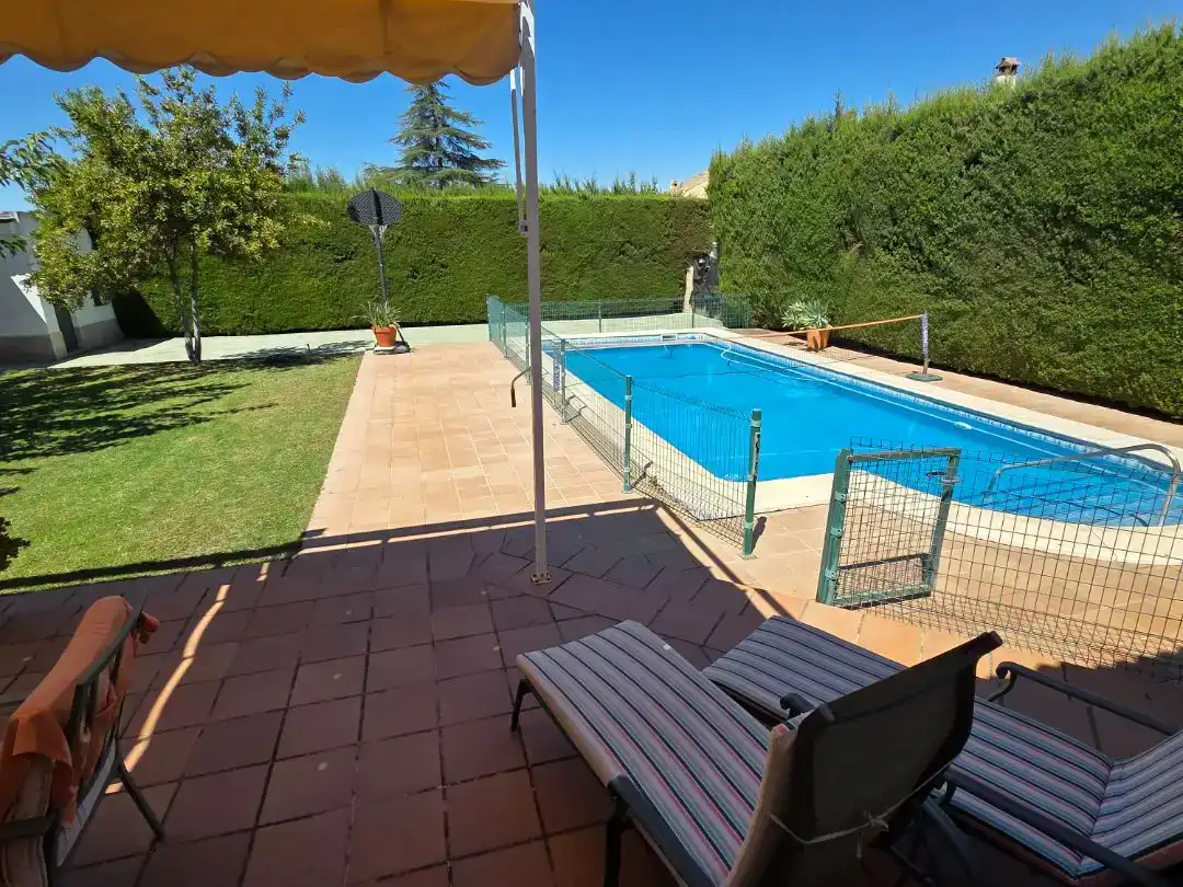 Piscina de Casa o xalet en venda en Espartinas amb Aire condicionat i Piscina
