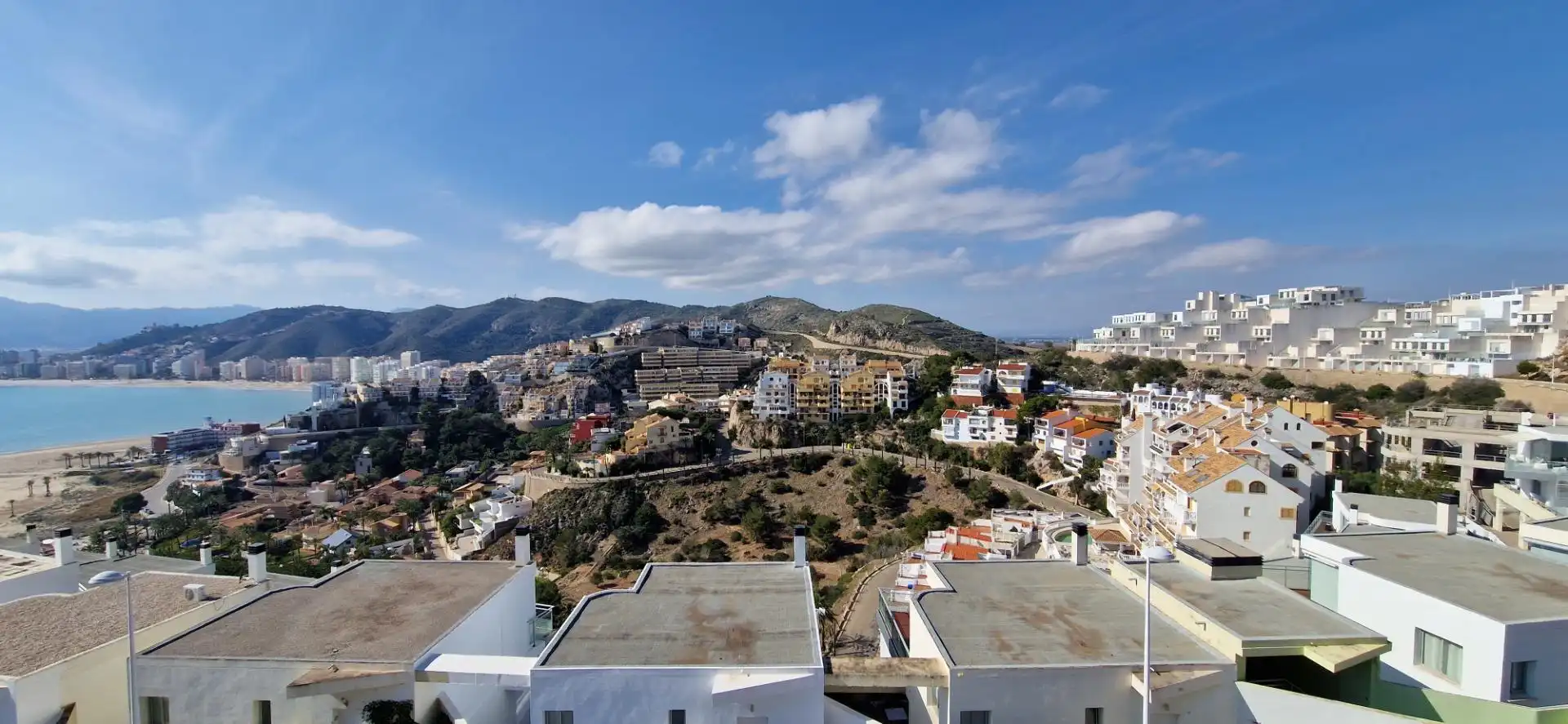 Außenansicht von Einfamilien-Reihenhaus zum Verkauf in Cullera mit Klimaanlage, Privatgarten und Terrasse