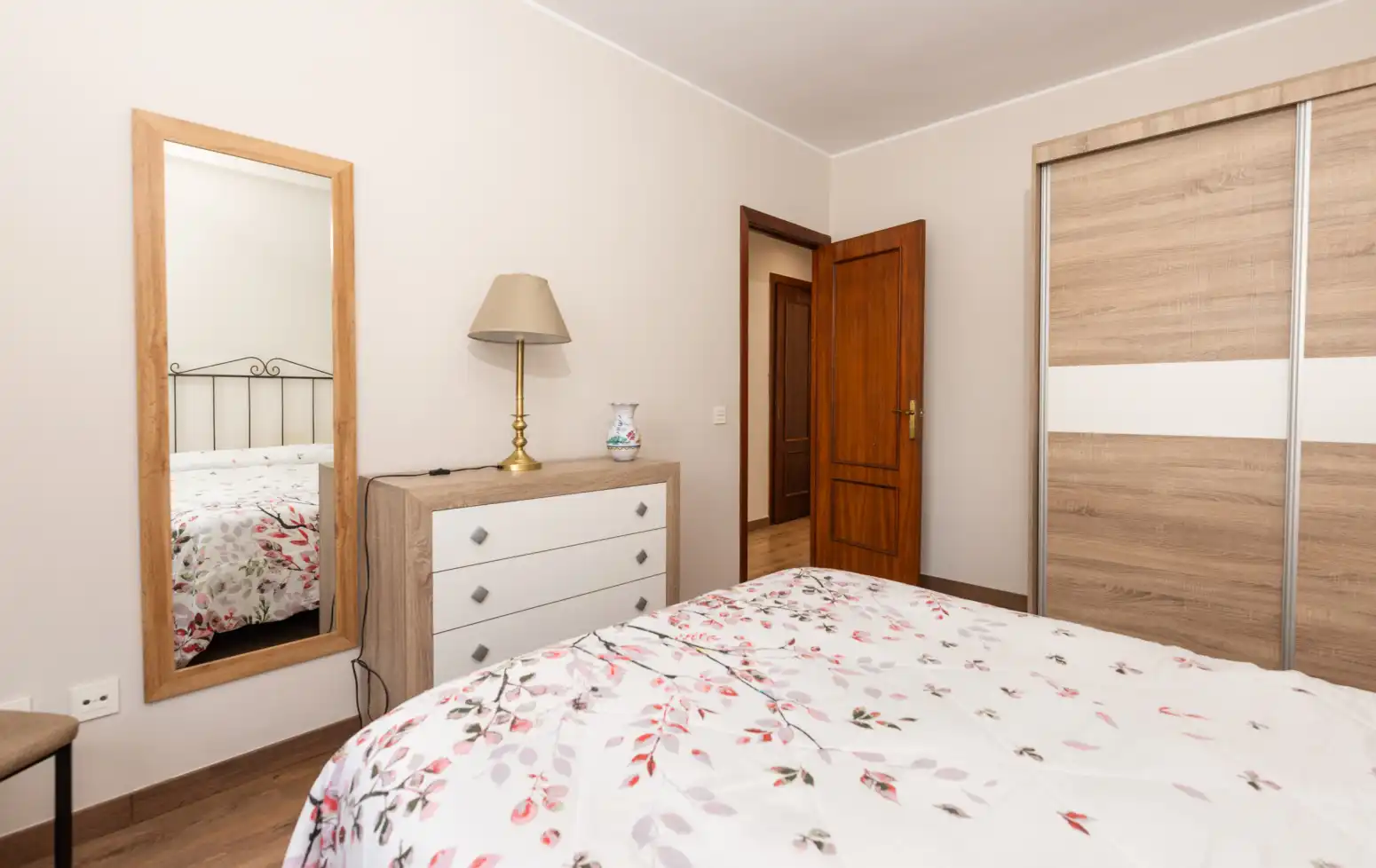 Bedroom of Flat for rent in Oviedo   with Heating, Parquet flooring and Terrace