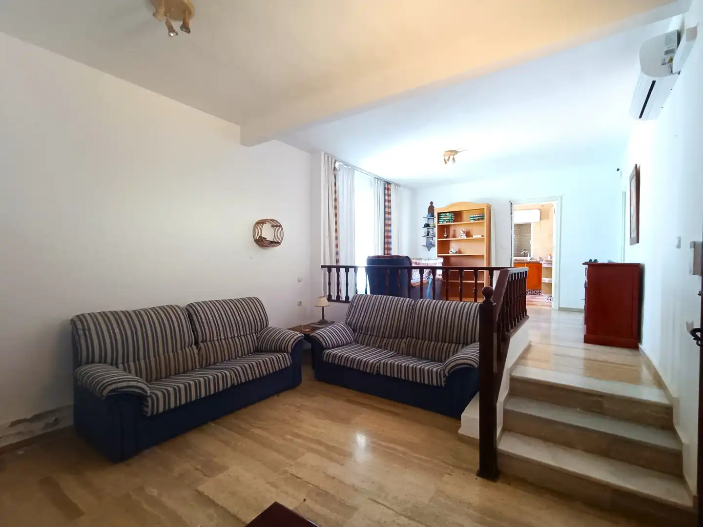 Sala de estar de Casa o chalet en venta en Espartinas con Aire acondicionado, Jardín privado y Terraza