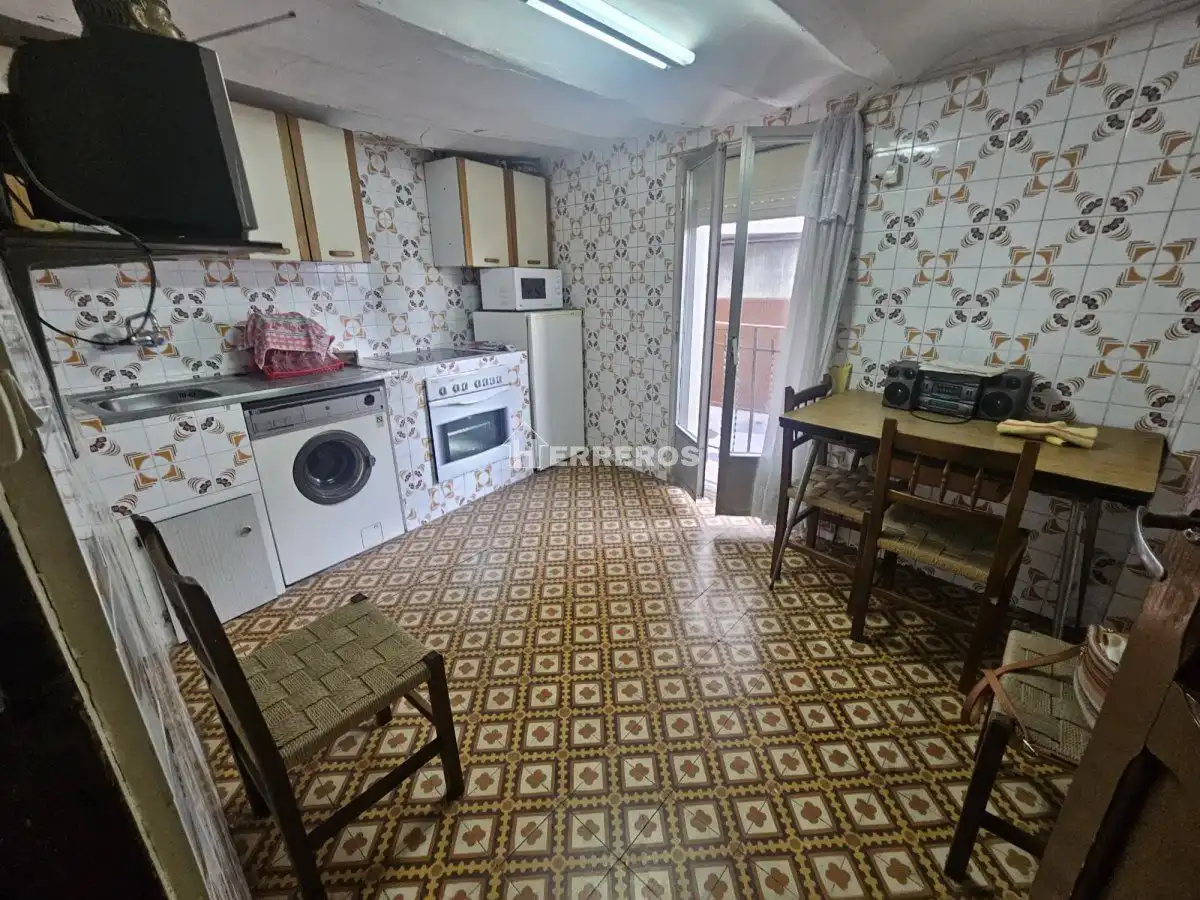 Casa amb terrassa en venda a lorenzo iñiguez, imagen 2