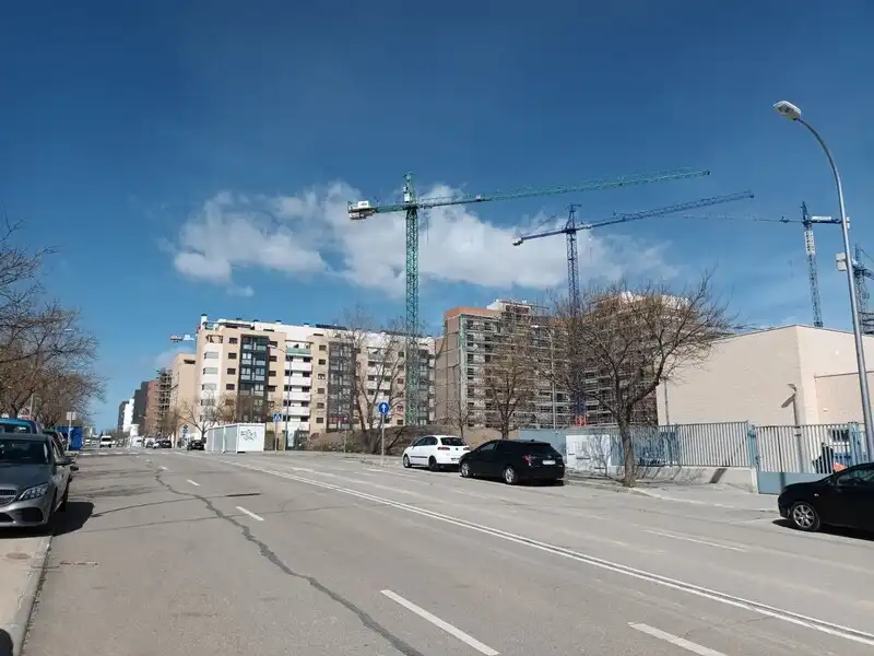 Außenansicht von Fabrik Grundstücke zum Verkauf in Madrid