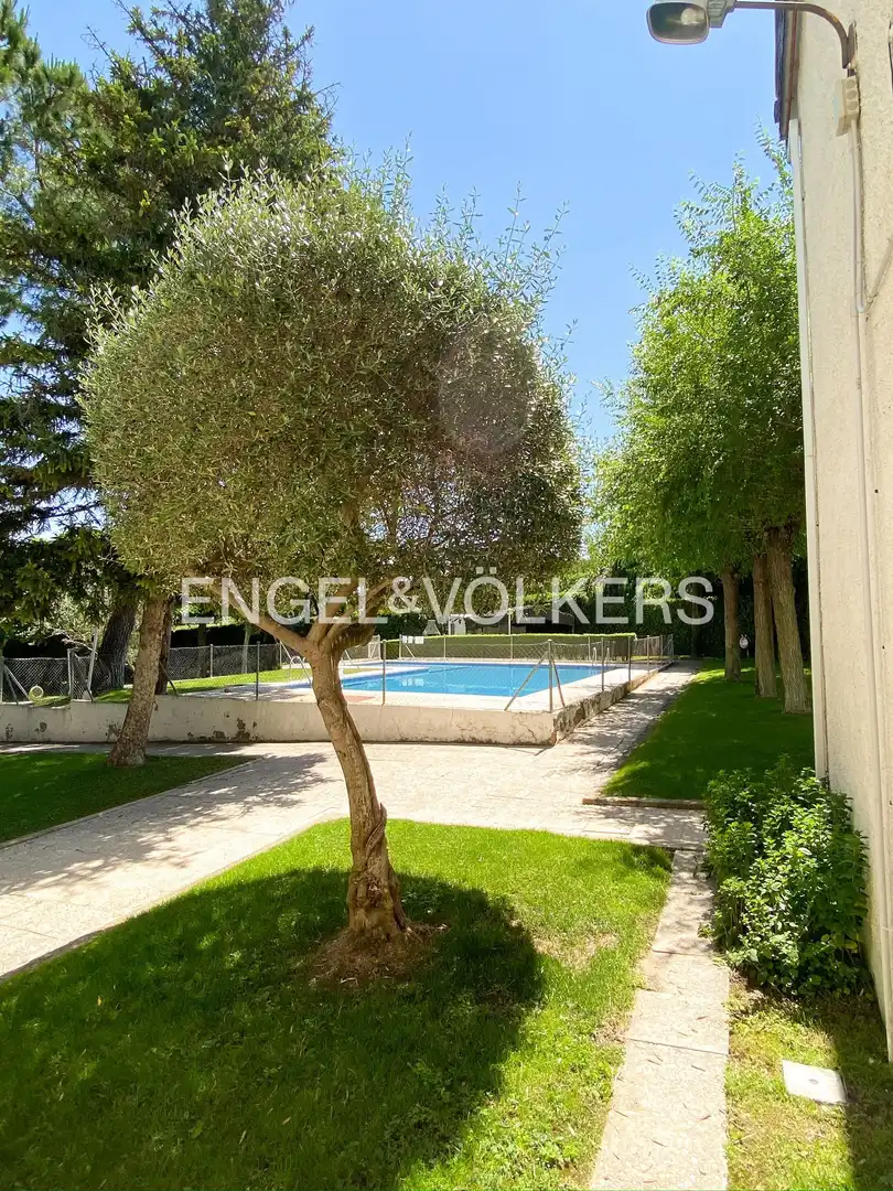 Schwimmbecken von Wohnung zur Miete in Villaviciosa de Odón mit Klimaanlage, Heizung und Privatgarten