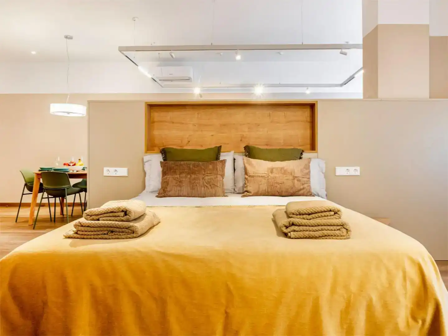Habitación de Piso de alquiler en Valencia con Aire acondicionado, Jardín privado y Amueblado
