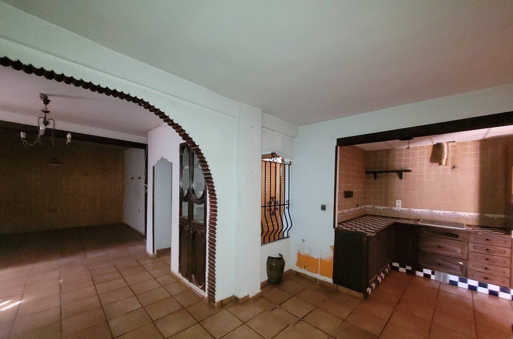 House or chalet for sale in Montroy  with Alarm