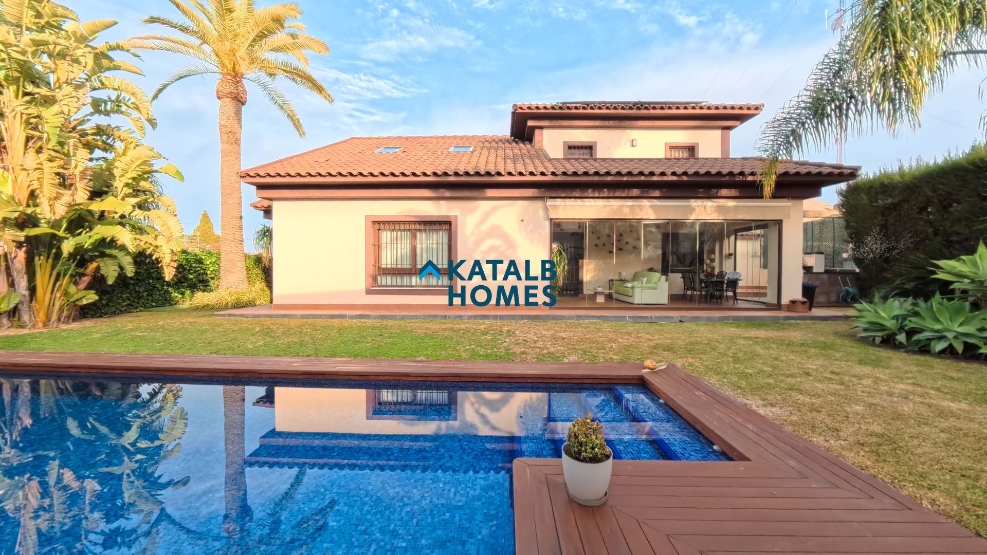 Vista exterior de Casa o xalet en venda en Tomares amb Aire condicionat, Jardí privat i Terrassa