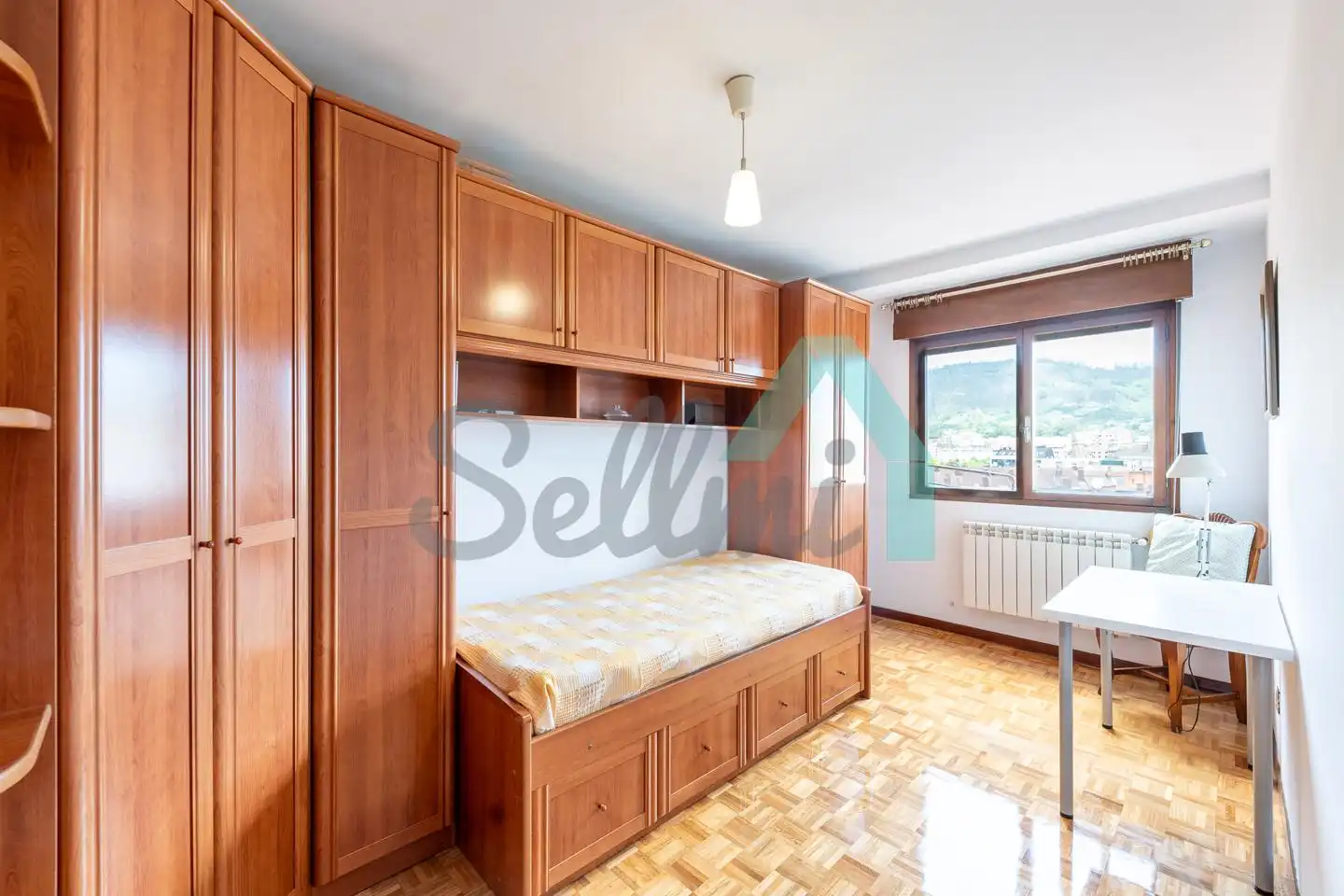 Habitación de Piso de alquiler en Oviedo  con Calefacción, Parquet y Amueblado