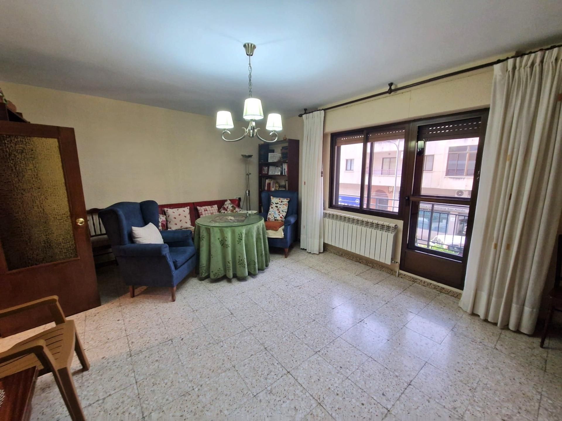 Sala d'estar de Casa adosada en venda en Plasencia amb Aire condicionat, Calefacció i Terrassa