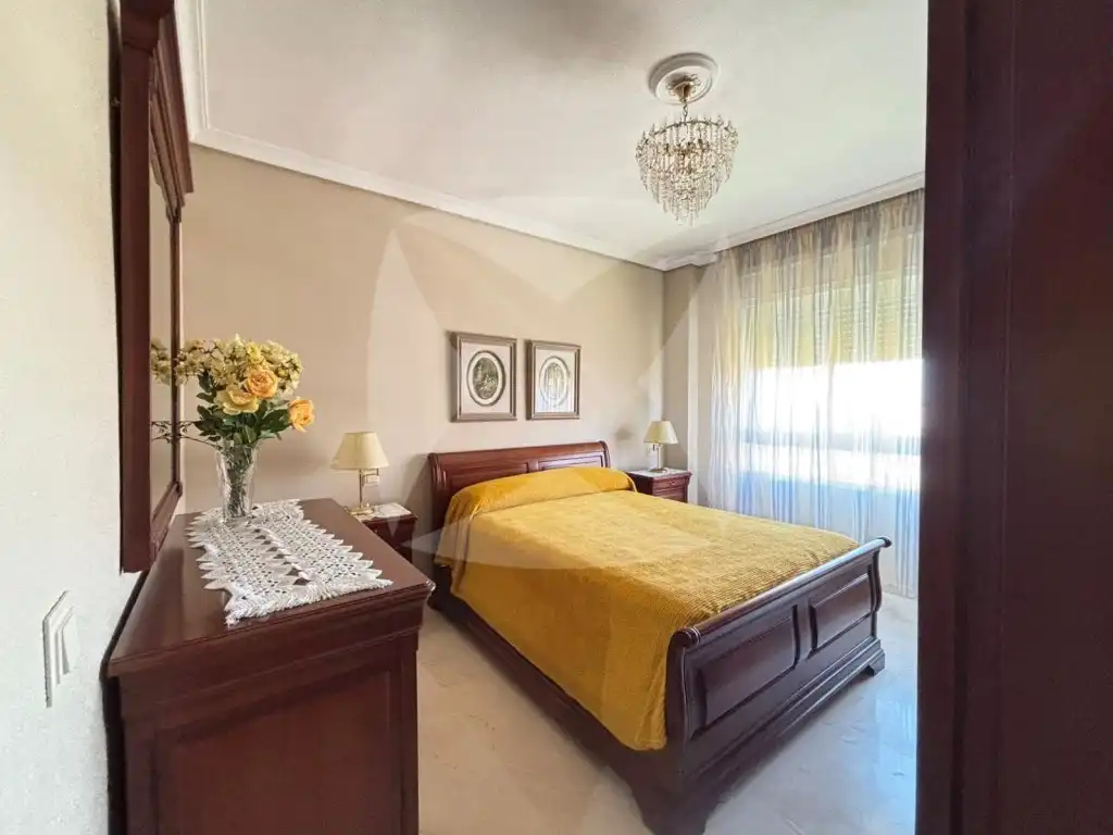 Schlafzimmer von Wohnung zur Miete in Badajoz mit Klimaanlage, Terrasse und Möbliert